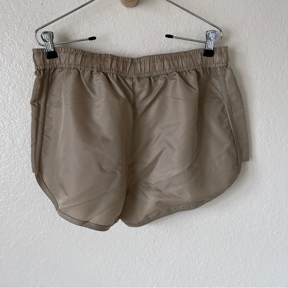 NWT Fear of God ESSENTIALS running shorts size L - Picture 12 of 12